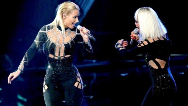 Iggy Azalea and Rita Ora perform <em>Black Widow</em> at the 2014 MTV VMAs.