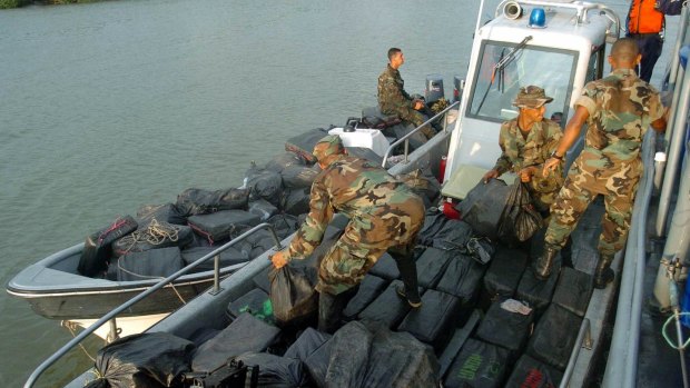 Colombian marines with  a cocaine load confiscated near Tumaco in 2005. 