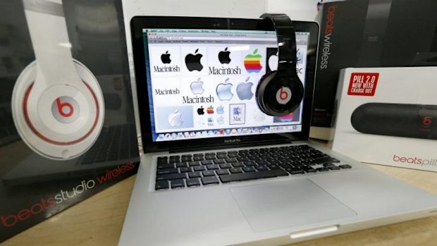 James Packer cashes in with Apple-Beats deal