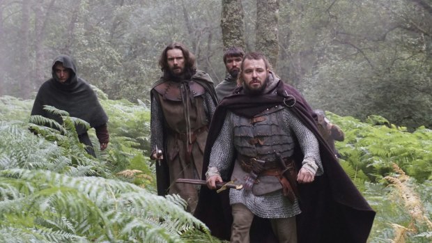 Robert the Bruce leads his guerrilla army through the forest in Rise of the Clans.