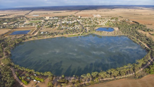 Hopetoun's Lake Lascelles is full for the first time in 10 years.
