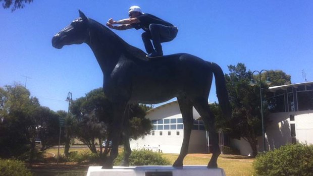 Statue of imitations &#8230; Corey Brown gets on Bernborough, albeit a bronze version of the champion, during a visit to his home town Oakey in Queensland to support injured hoop Kristy Banks.