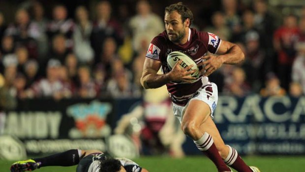 Calm before the storm &#8230; Brett Stewart, leaving his opposite number Billy Slater in his wake, was the first player on the scene in the brawl.