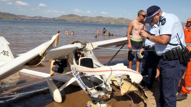 The ultralight that crashed into Lake Hume.