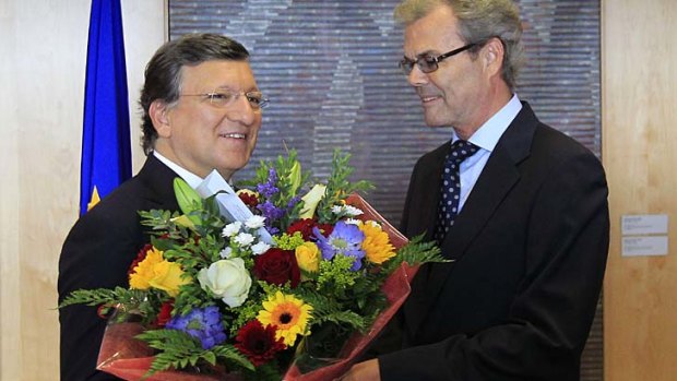 Vote of confidence ... European Commission President Jose Manuel Barroso, left, and Atle Leikvoll, Norway's Ambassador to the EU.