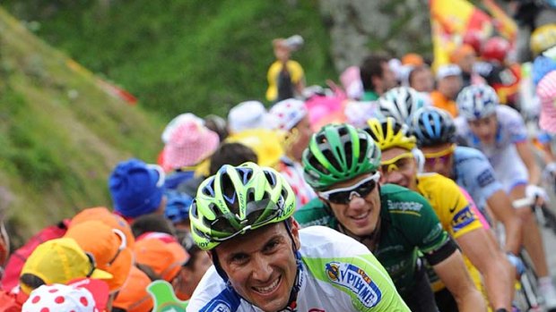 Fans cheer on Italy's Ivan Basso.