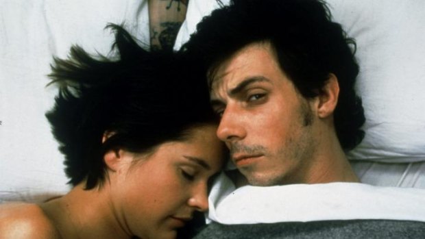 Emily Hamilton and Noah Taylor in the 2001 film of Birmingham's <i>He Died With A Felafel in his Hand</i>.