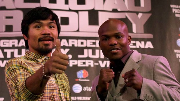 Manny Pacquiao (L) and Timothy Bradley pose fpr photographers at a press conference in February.