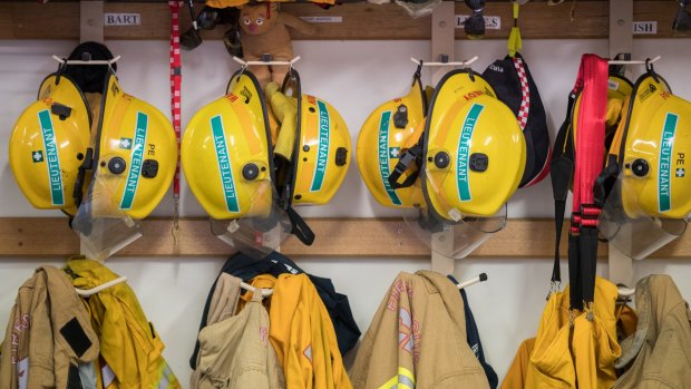 The state government has announced plans to split volunteer and paid firefighters.