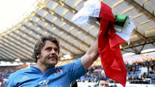 Andrea Lo Cicero acknowledges the crowd after his final Test for Italy.