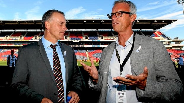 Jets-setter ... Gary van Egmond (L), pictured with David Gallop, is set to stay with the Newcastle Jets.