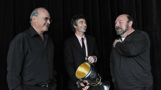 Wayne Harmes (right) with Alex Jesaulenko (left) and Brett Kirk (centre, holding the premiership cup).