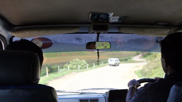 C168B5 Road viewed from the wind shield of a car, Sri Lanka str24-srilanka