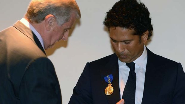Simon Crean awards Sachin Tendulkar the Order of Australia.