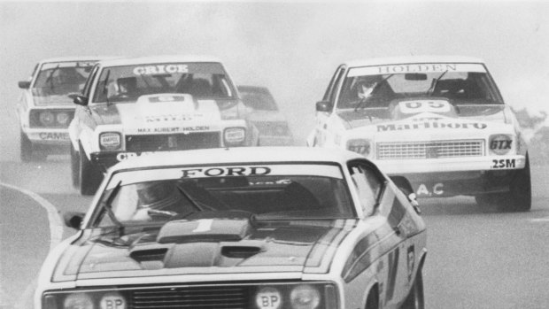 Allan Moffat in his Falcon leads the Toranas of Peter Brock and Allan Grice at Bathurst in 1979