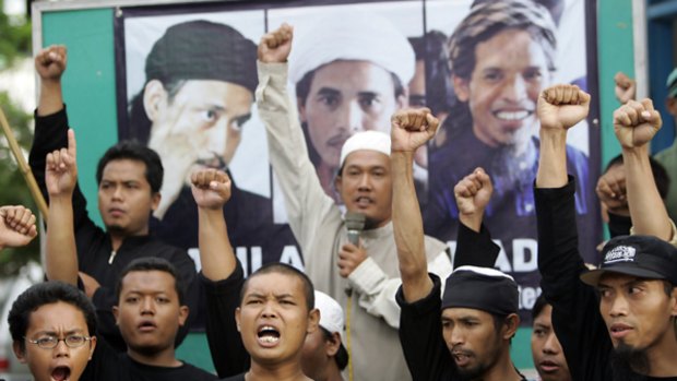Muslims in East Java shout religious slogans during a protest against the planned execution of the convicted Bali bombers.