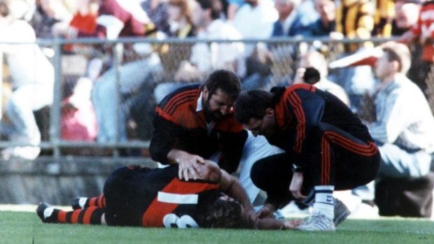 Paul Vander Haar on the ground after his collision with Hawthorn’s Dermott Brereton in 1989.