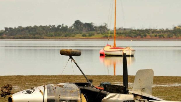 The gyrocopter that crashed in mud flats on Phillip Island this morning.
