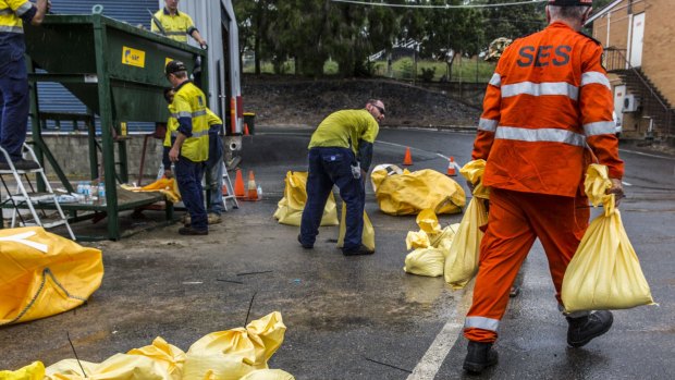 Emergency services  put sand bags in place in Brisbane.
