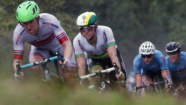 Simon Gerrans (second from left) rides in the pack during the men's elite world road race championship at Ponferrada.
