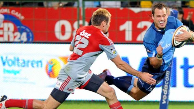 Francois Hougaard scores the match-winning try for the Bulls against the Crusaders.