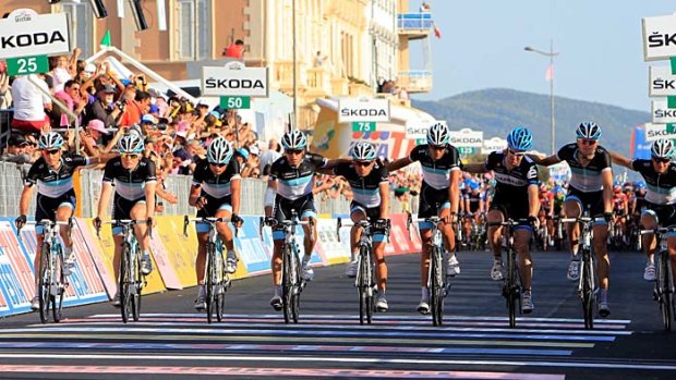 Brothers in alms ... Wouter Weylandt's teammates and friend Tyler Farrar (third from right) finish Tuesday's stage together in honour of the Belgian.