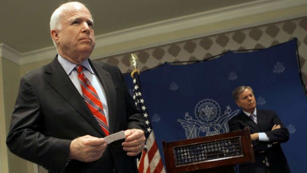 US Senator John McCain, left, and Senator Lindsey Graham are urging President Obama to cut aid to Egypt.