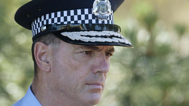 Police Commissioner Karl O'Callaghan says he was 'left out of the loop' for hours as the fire in the Perth Hills area raged.