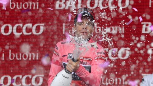Cadel Evans celebrates the pink jersey on the podium in Montecopiolo.