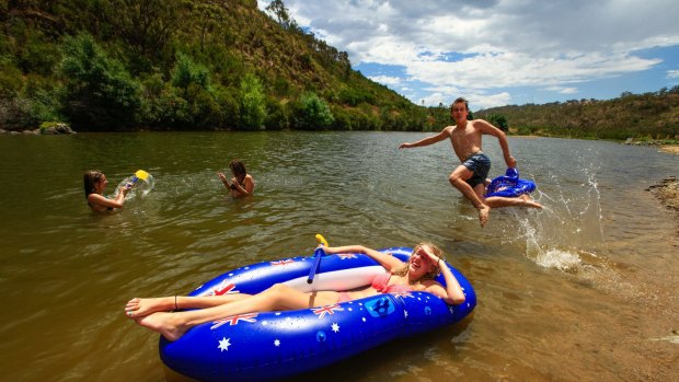 Canberrans cooling off in the Murrumbidgee River.