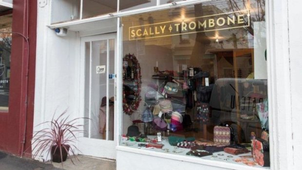 Scally and Trombone are now on Gertrude St.