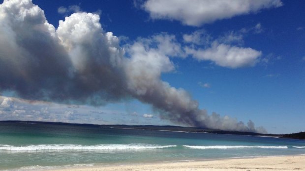 The smoke plume from the Wreck Bay fire is clearly visible from Vincentia, with reports of flames can even be seen.