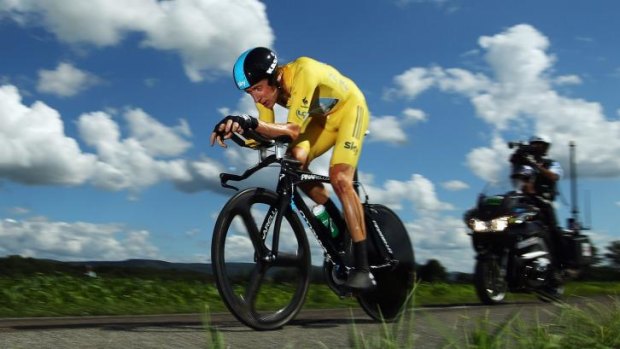 Bradley Wiggins' team says that he can still race on both the road and the track.