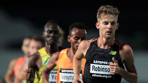 Canberra runner Brett Robinson will be the favourite in the men's 5000m national championships in Melbourne on Saturday night.