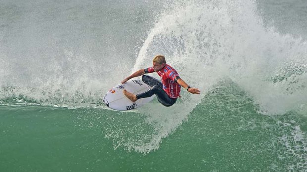 Back at Bells ... Mick Fanning cruises to a comfortable round one heat win.