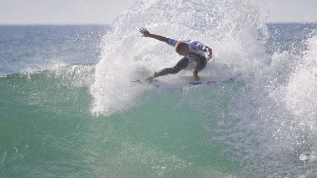 Mick Fanning proved too good for Brazilian Gabriel Medina in the final of the French tour event.