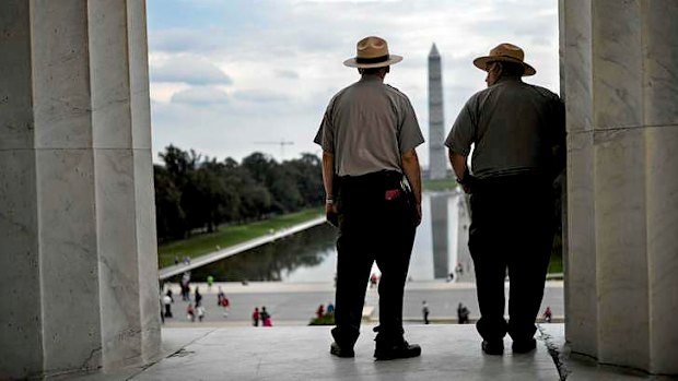 Park rangers and visitors have returned to the Lincoln Memorial in Washington DC after the US federal shutdown.