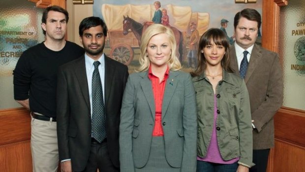 Rashida Jones with her <i>Park and Recreation</i> co-stars: (l-r) Paul Schneider as Mark Brendanawicz, Aziz Ansari as Tom Haverford, Amy Poehler as Leslie Knope, Jones as Ann Perkins, Nick Offerman as Ron Swanson. 