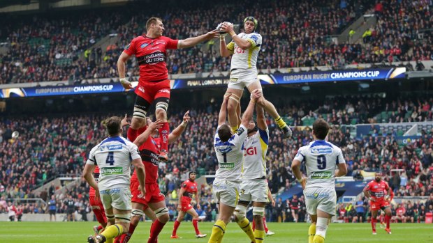 Man of the match Ali Williams of Toulon (left) and Julien Bonnaire contest a lineout.