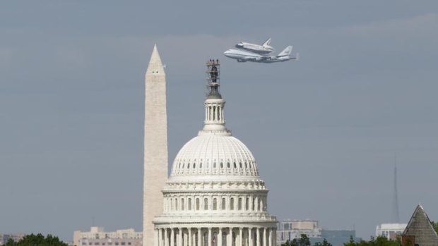 Final flight ... Discovery flies over Washington DC.
