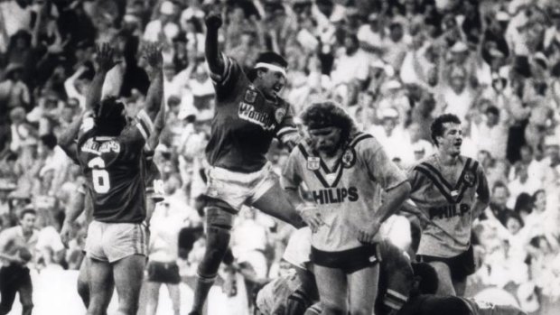 John 'Chicka' Ferguson scoring the try to send the 1989 grand final into extra-time.