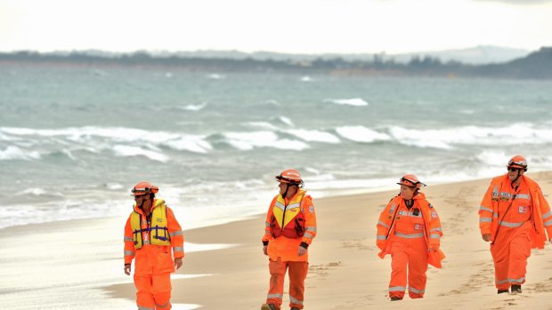 SES members searching the beach at Point Lonsdale on the day of the plane crash.