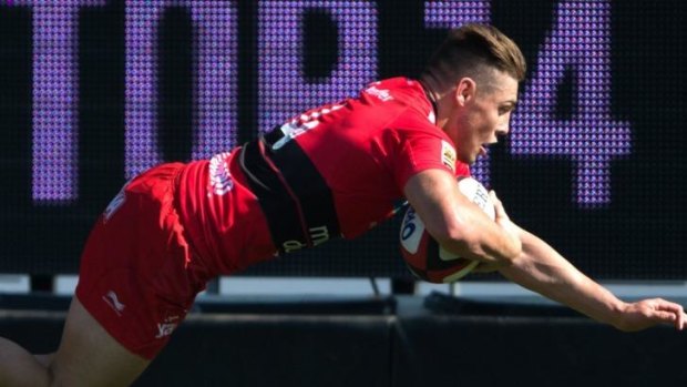 Former Wallaby winger James O'Connor dives to score a try for Toulon.