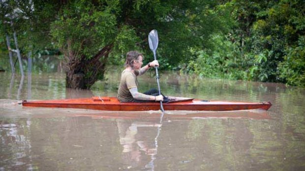 Bruce Liddle borrowed a kayak to try to reach his mother in the Brisbane suburb of Fairfield.