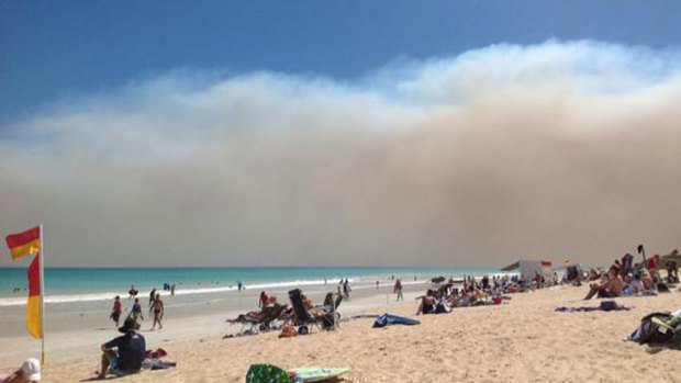 Smoke from the bushfires looms over Broome's Cable Beach.