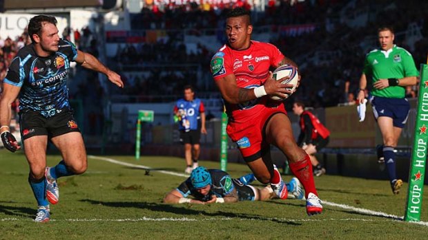 Former Western Force winger David Smith scores a try for Toulon.