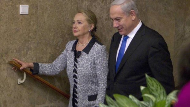 Peace talks ... Israel's Prime Minister Benjamin Netanyahu walks with US Secretary of State Hillary Clinton upon her arrival to their meeting in Jerusalem.