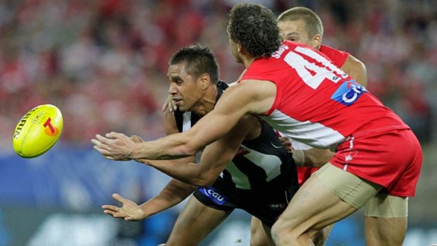 Andrew Krakouer playing for Collingwood against the Sydney Swans.
