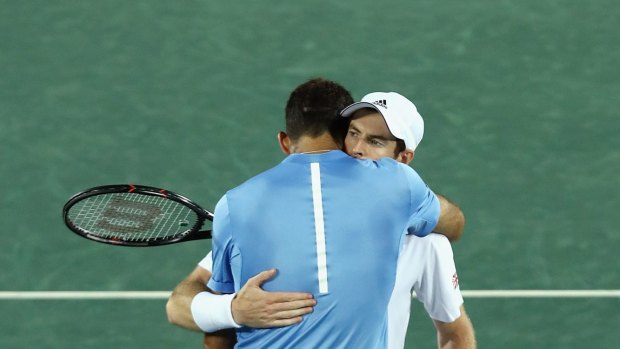 Murray and del Potro embrace in tears at the game's conclusion. 
