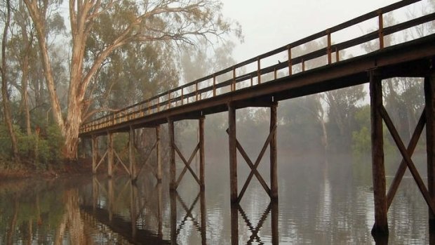 Current affair: morning mist at Echuca.